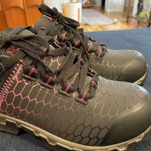 New Woman’s Timberland Steel Toe Shoe  Size 6